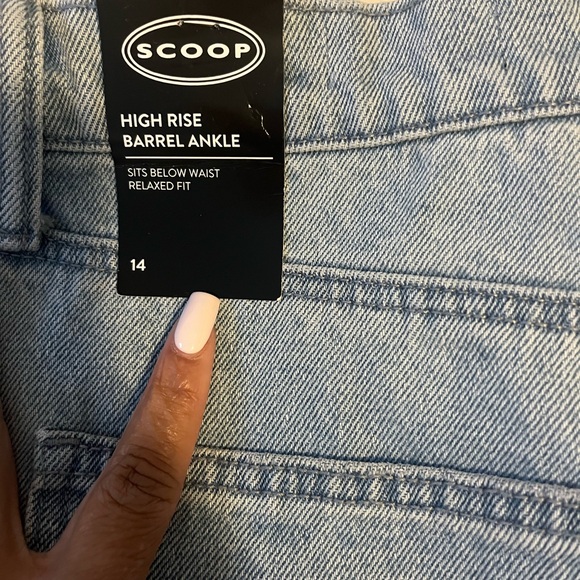 Distressed Barrel Leg Boyfriend Jeans - Picture 3 of 6